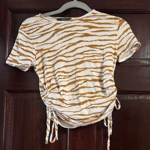 Y2K Forever 21 White and Mustard Zebra Ruched Side Short Sleeve Tee